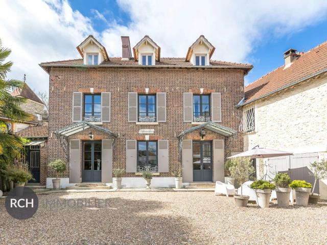 Maison 7 pièces 216 m²