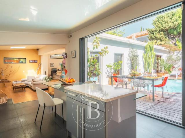 Maison 7 pièces 216 m²