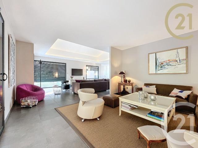 Maison 7 pièces 216 m²