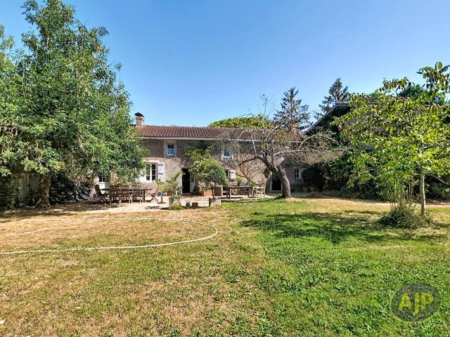 Maison 7 pièces 216 m²