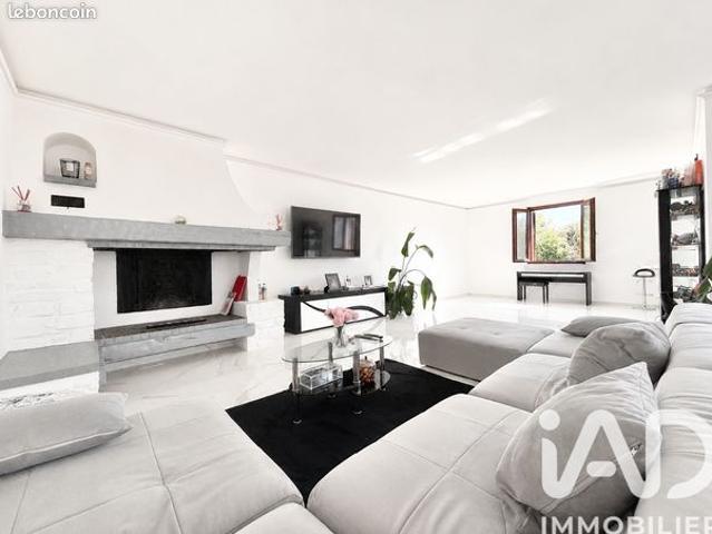 Maison 7 pièces 216 m²