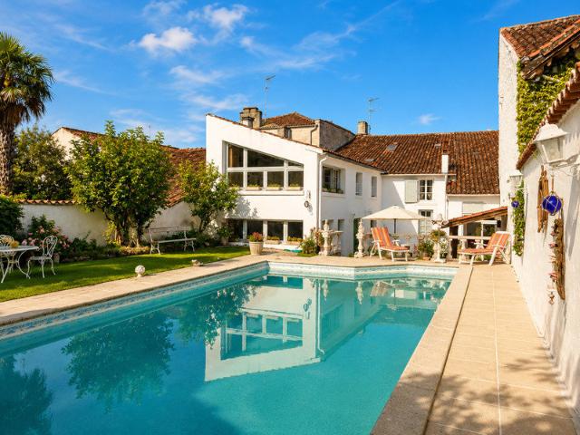 Maison 7 pièces 217 m²