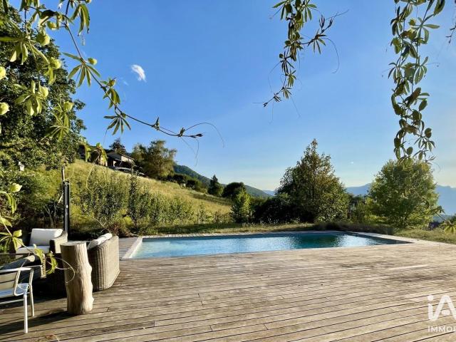 Maison 7 pièces 217 m²