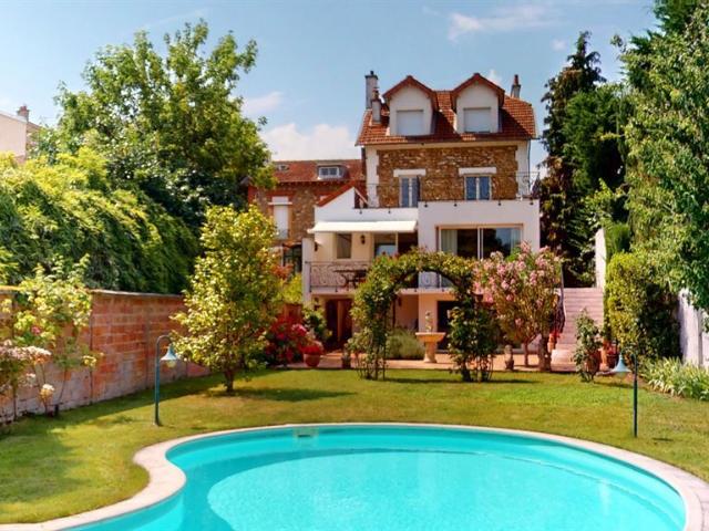 Maison 7 pièces 217 m²