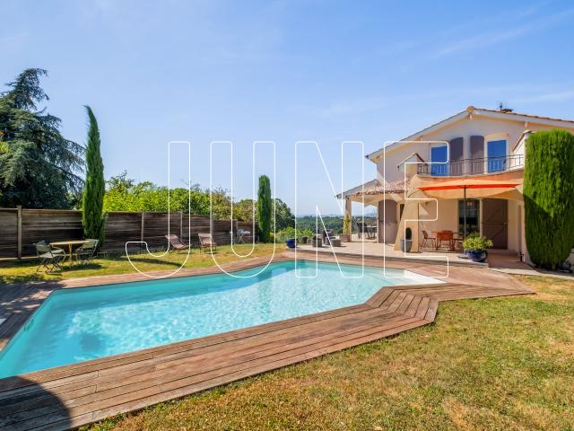 Maison 7 pièces 217 m²