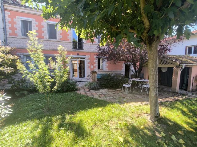 Maison 7 pièces 218 m²