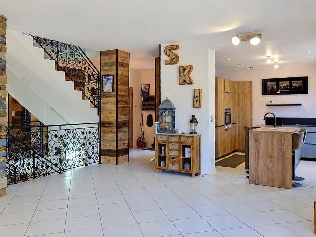 Maison 7 pièces 218 m²