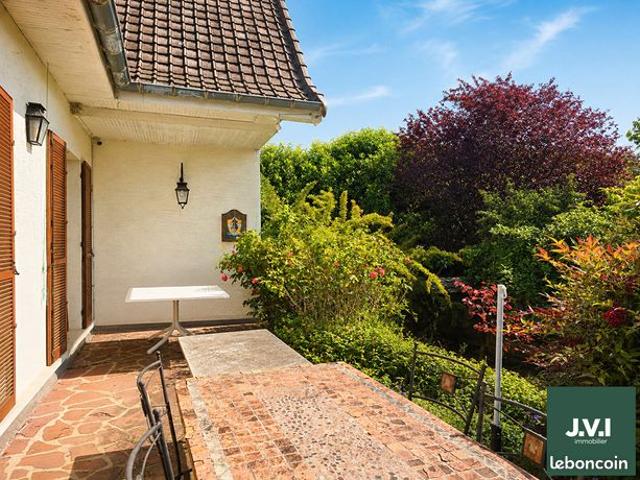 Maison 7 pièces 218 m²