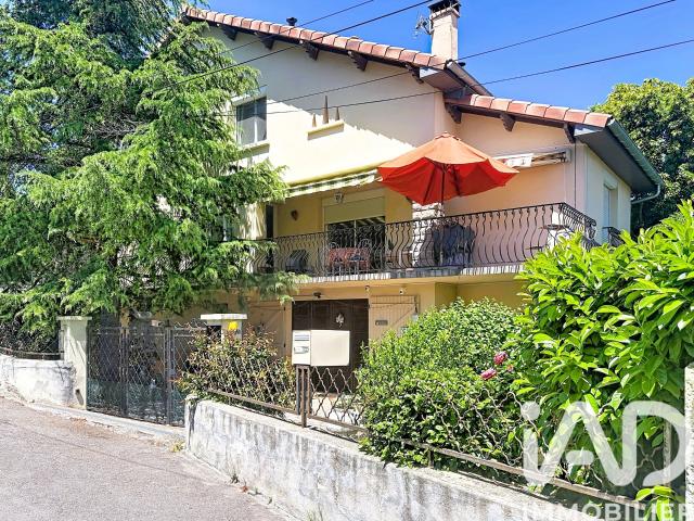Maison 7 pièces 218 m²