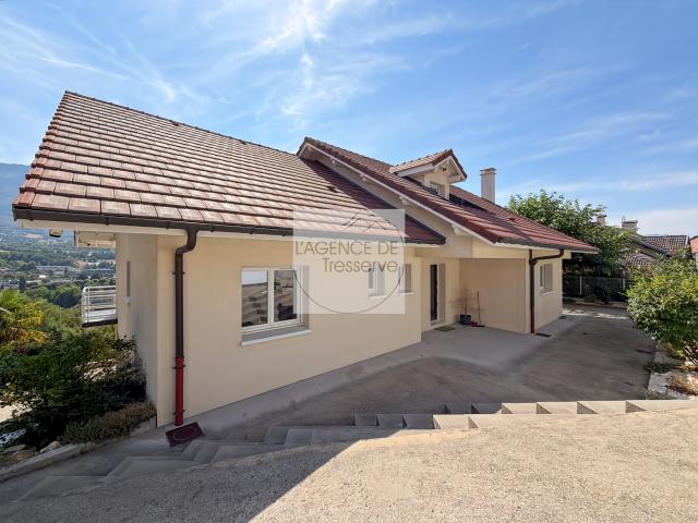 Maison 7 pièces 218 m²