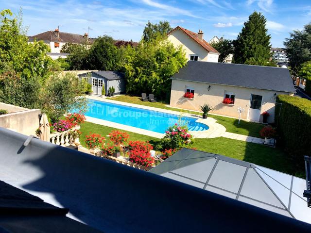 Maison 7 pièces 219 m²