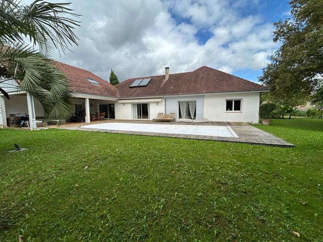 Maison 7 pièces 219 m²