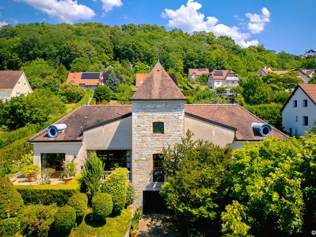 Maison 7 pièces 219 m²