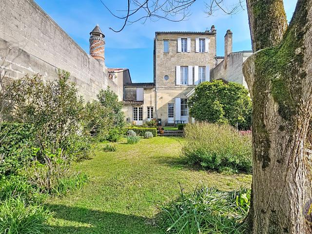 Maison 7 pièces 219 m²