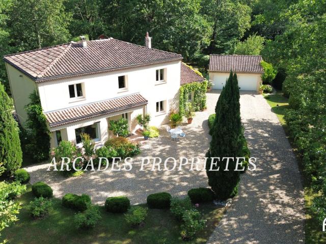 Maison 7 pièces 210 m²