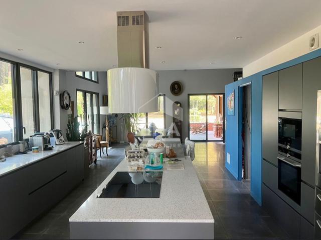 Maison 7 pièces 210 m²