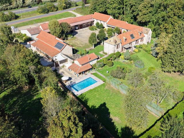Maison 7 pièces 1 510 m²