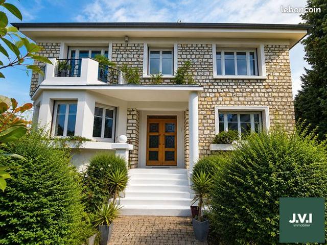Maison 7 pièces 210 m²