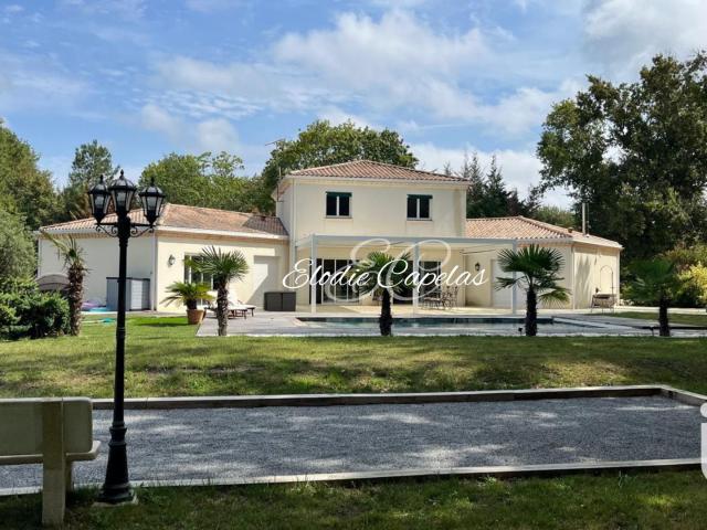 Maison 7 pièces 210 m²