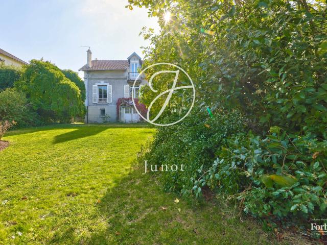 Maison 7 pièces 210 m²