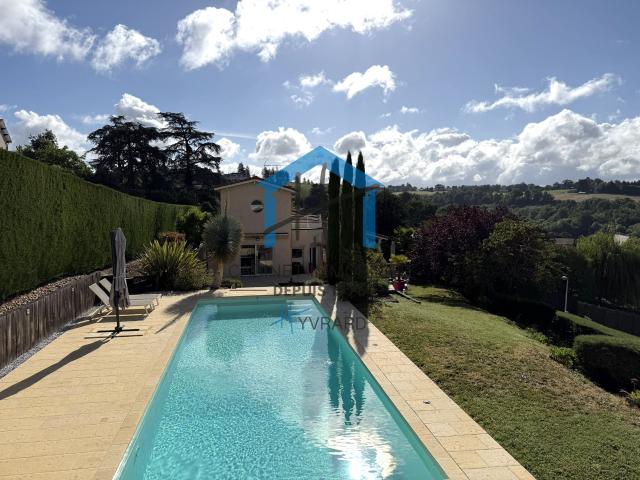 Maison 7 pièces 210 m²