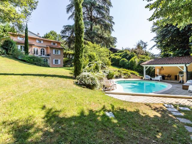 Maison 7 pièces 210 m²