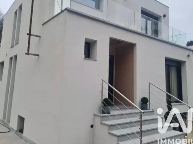 Maison 7 pièces 210 m²
