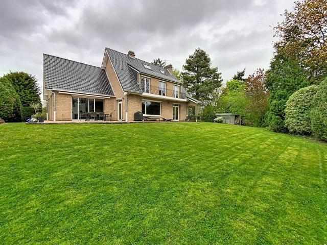 Maison 7 pièces 210 m²