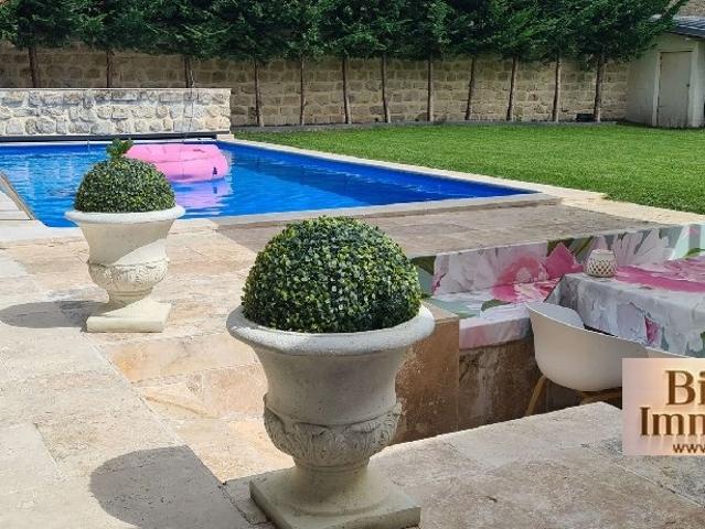 Maison 7 pièces 210 m²