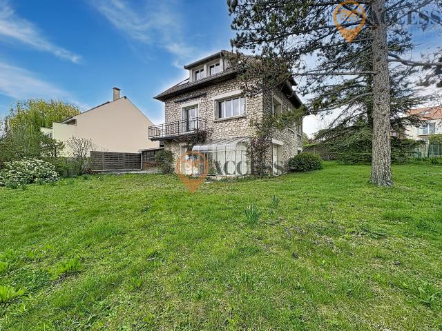 Maison 7 pièces 211 m²