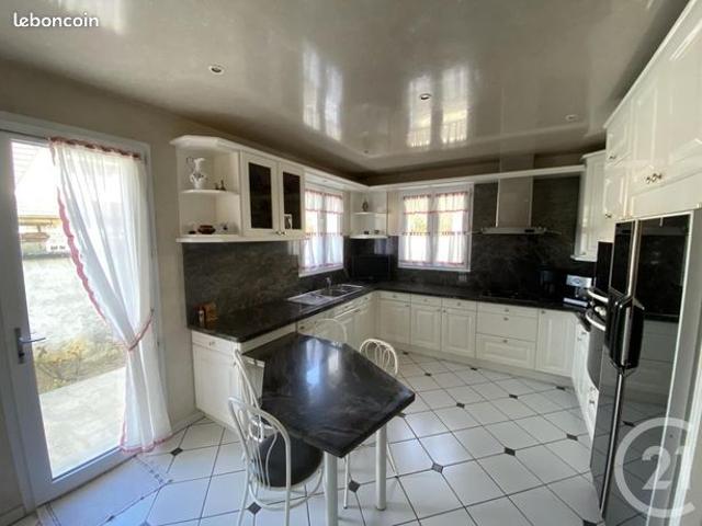 Maison 7 pièces 211 m²
