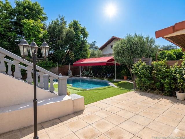 Maison 7 pièces 211 m²