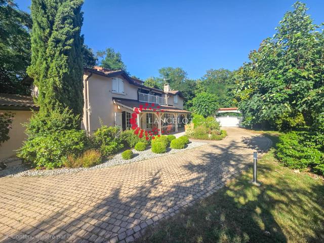 Maison 7 pièces 212 m²
