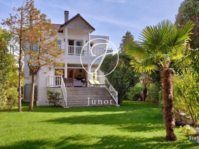 Maison 7 pièces 212 m²