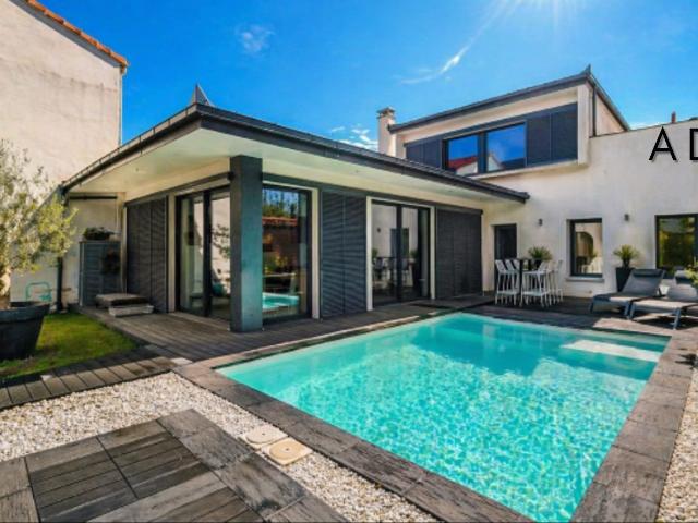 Maison 7 pièces 213 m²