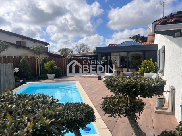 Maison 8 pièces 213 m²