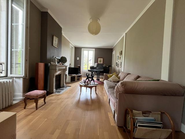 Maison 7 pièces 213 m²