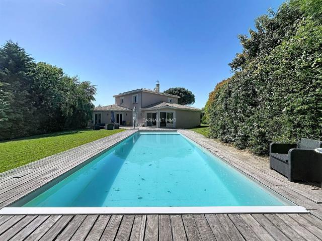 Maison 7 pièces 224 m²