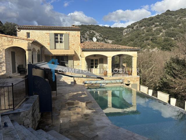 Maison 7 pièces 224 m²