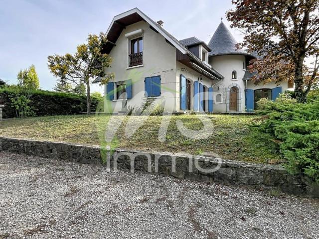 Maison 7 pièces 225 m²