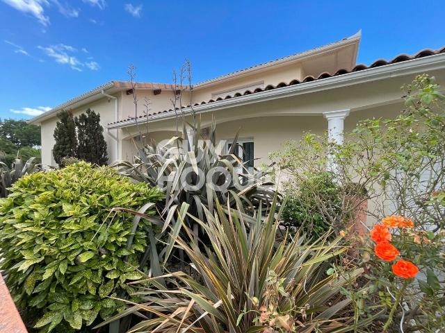 Maison 7 pièces 225 m²