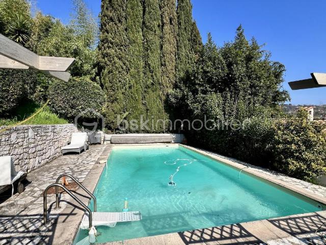 Maison 7 pièces 225 m²