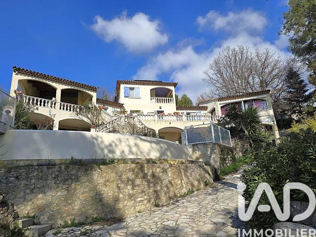 Maison 7 pièces 225 m²