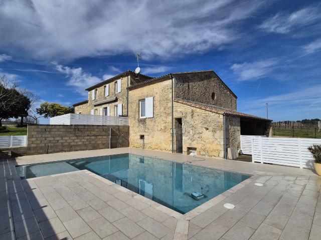 Maison 7 pièces 226 m²