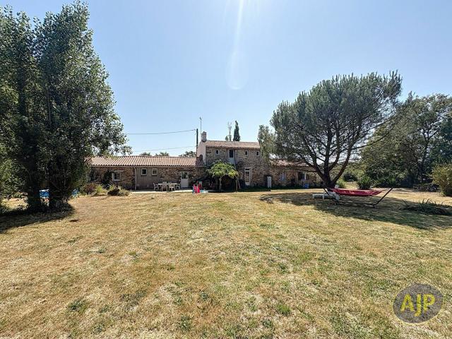 Maison 7 pièces 226 m²