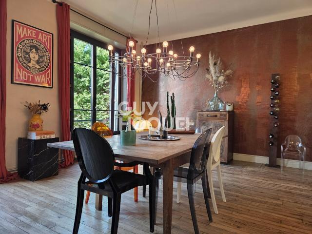Maison 7 pièces 226 m²