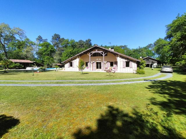 Maison 7 pièces 226 m²
