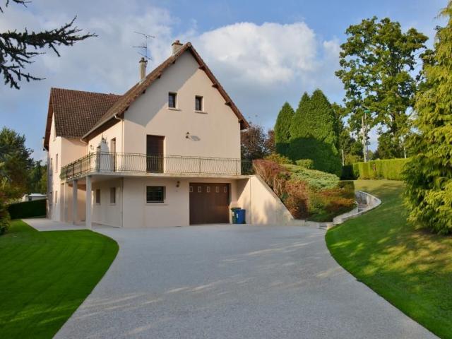 Maison 7 pièces, 227 m² à louer à Saint Just le Martel 87590