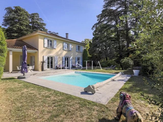 Maison 7 pièces 228 m²