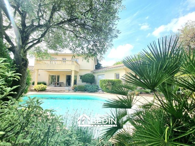 Maison 7 pièces 229 m²